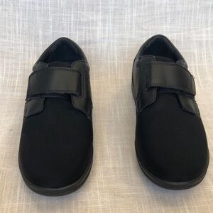 Apex Petals Stretch Monk Shose